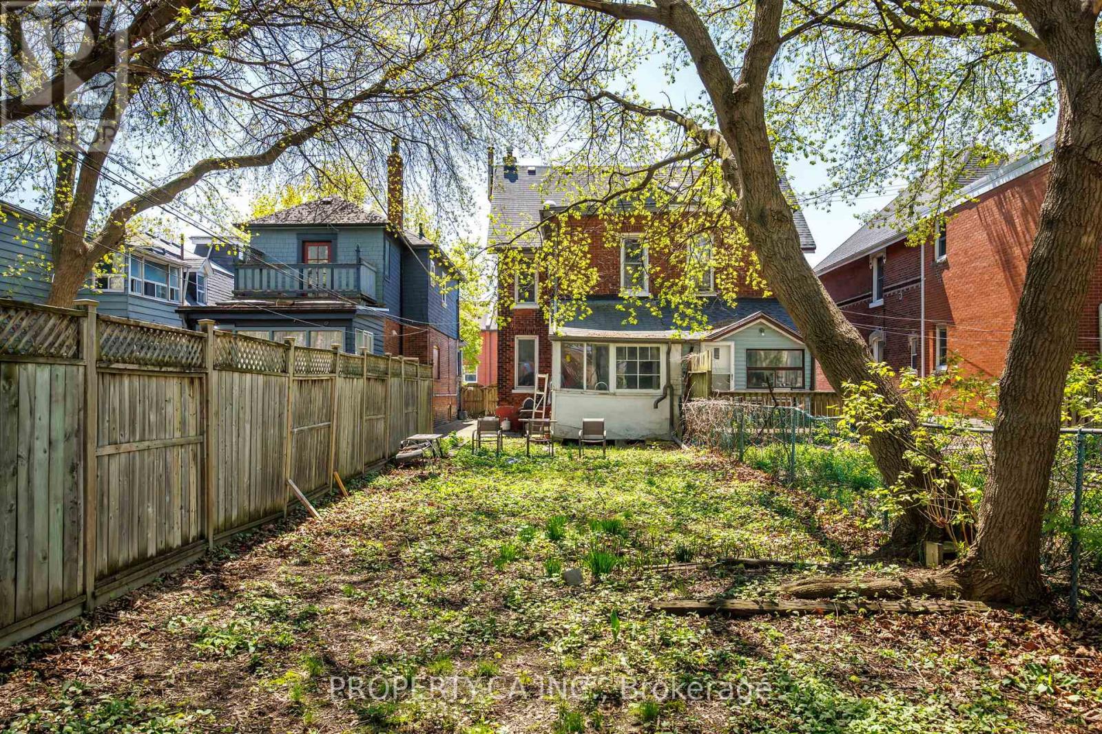 126 Stephenson Avenue, Toronto, Ontario  M4C 1G4 - Photo 3 - E13634196