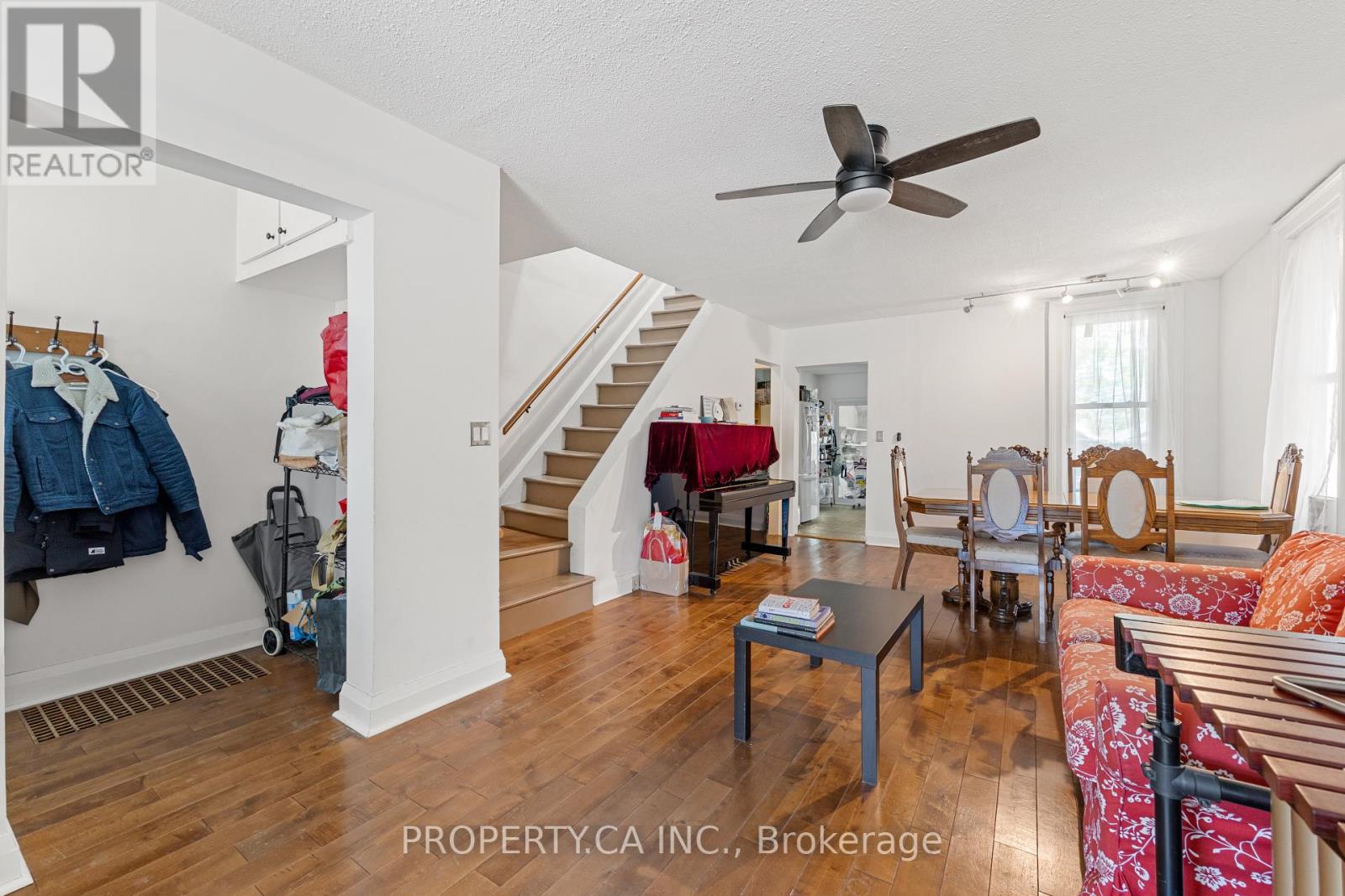 126 Stephenson Avenue, Toronto, Ontario  M4C 1G4 - Photo 6 - E13634196