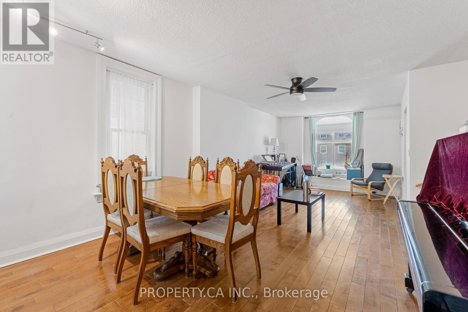 126 Stephenson Avenue, Toronto, Ontario  M4C 1G4 - Photo 8 - E13634196
