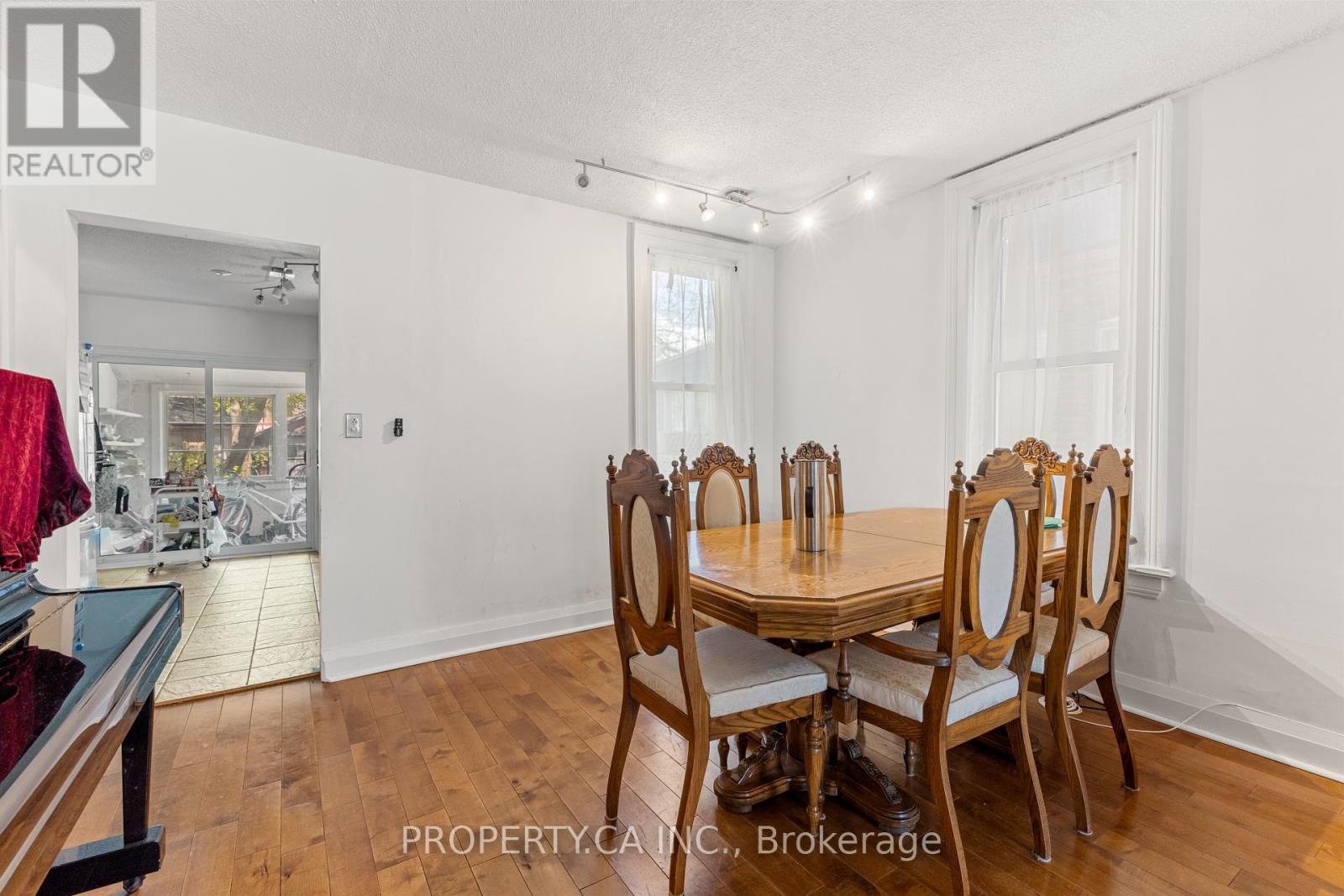 126 Stephenson Avenue, Toronto, Ontario  M4C 1G4 - Photo 9 - E13634196