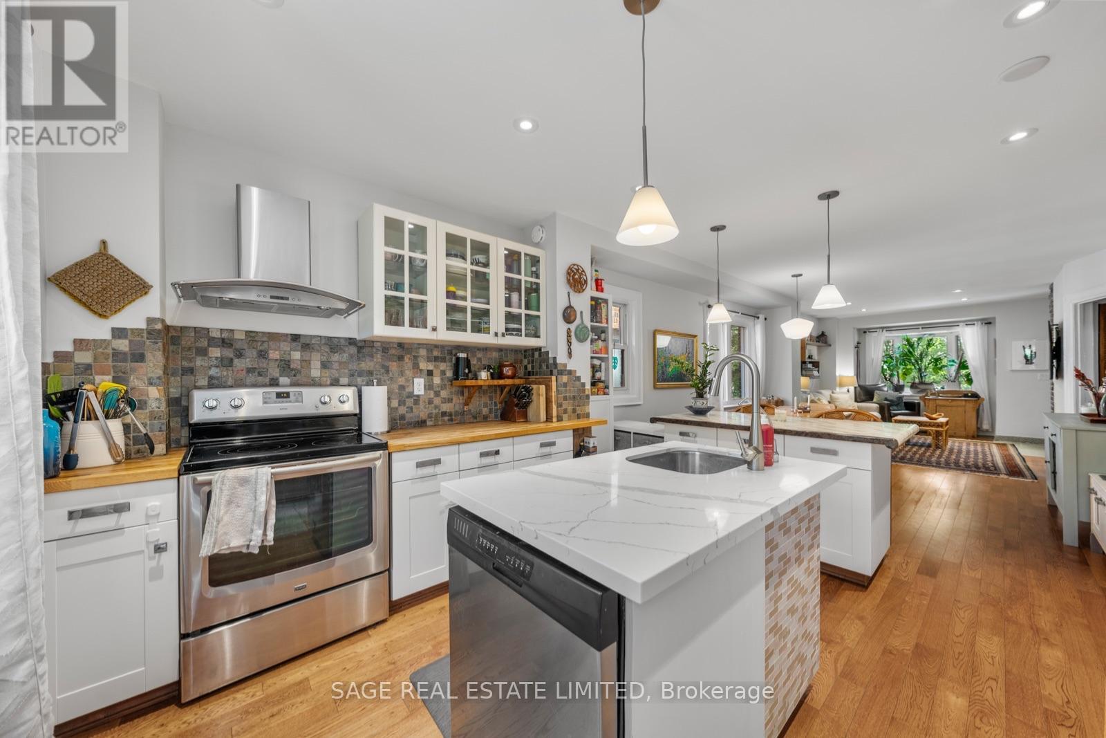 1084 Pape Avenue, Toronto, Ontario  M4K 3W5 - Photo 10 - E13634232