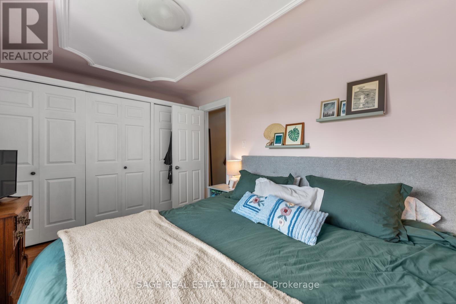 1084 Pape Avenue, Toronto, Ontario  M4K 3W5 - Photo 17 - E13634232