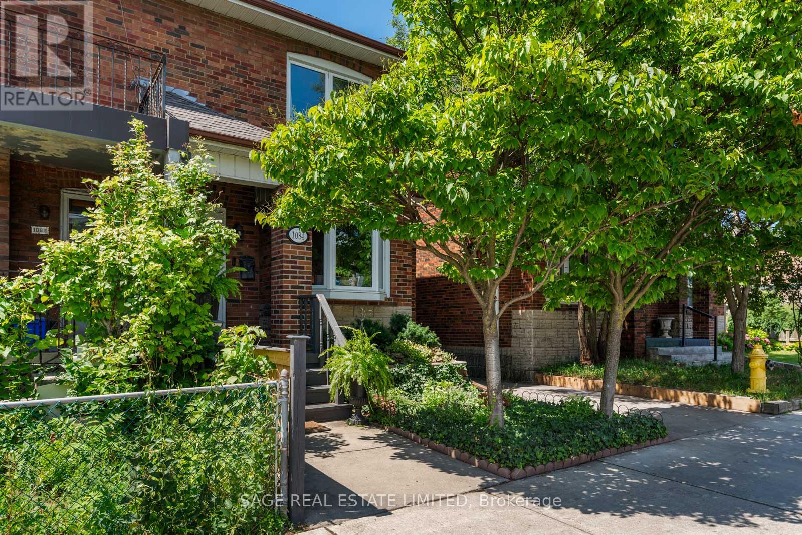1084 Pape Avenue, Toronto, Ontario  M4K 3W5 - Photo 32 - E13634232