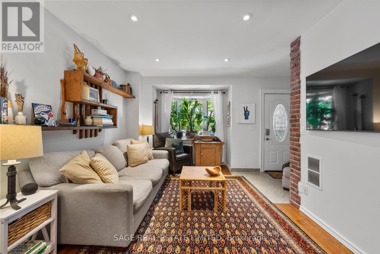 1084 Pape Avenue, Toronto, Ontario  M4K 3W5 - Photo 4 - E13634232