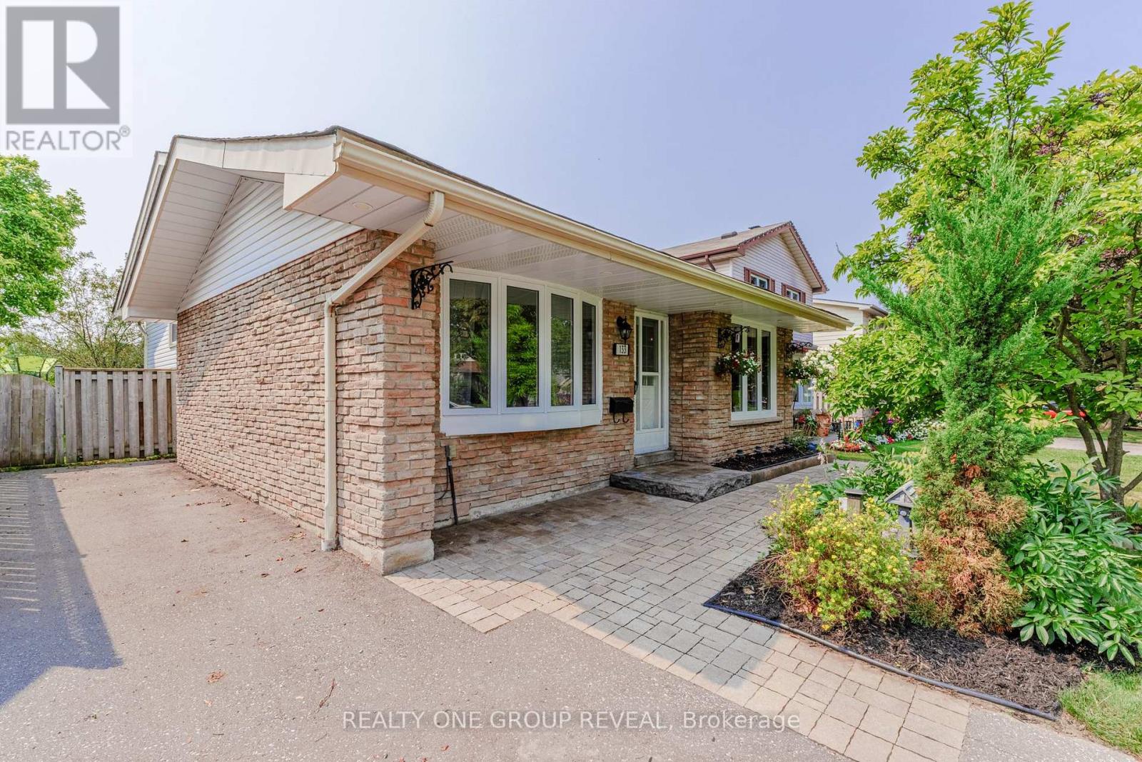 133 CALAIS STREET, Whitby, Ontario