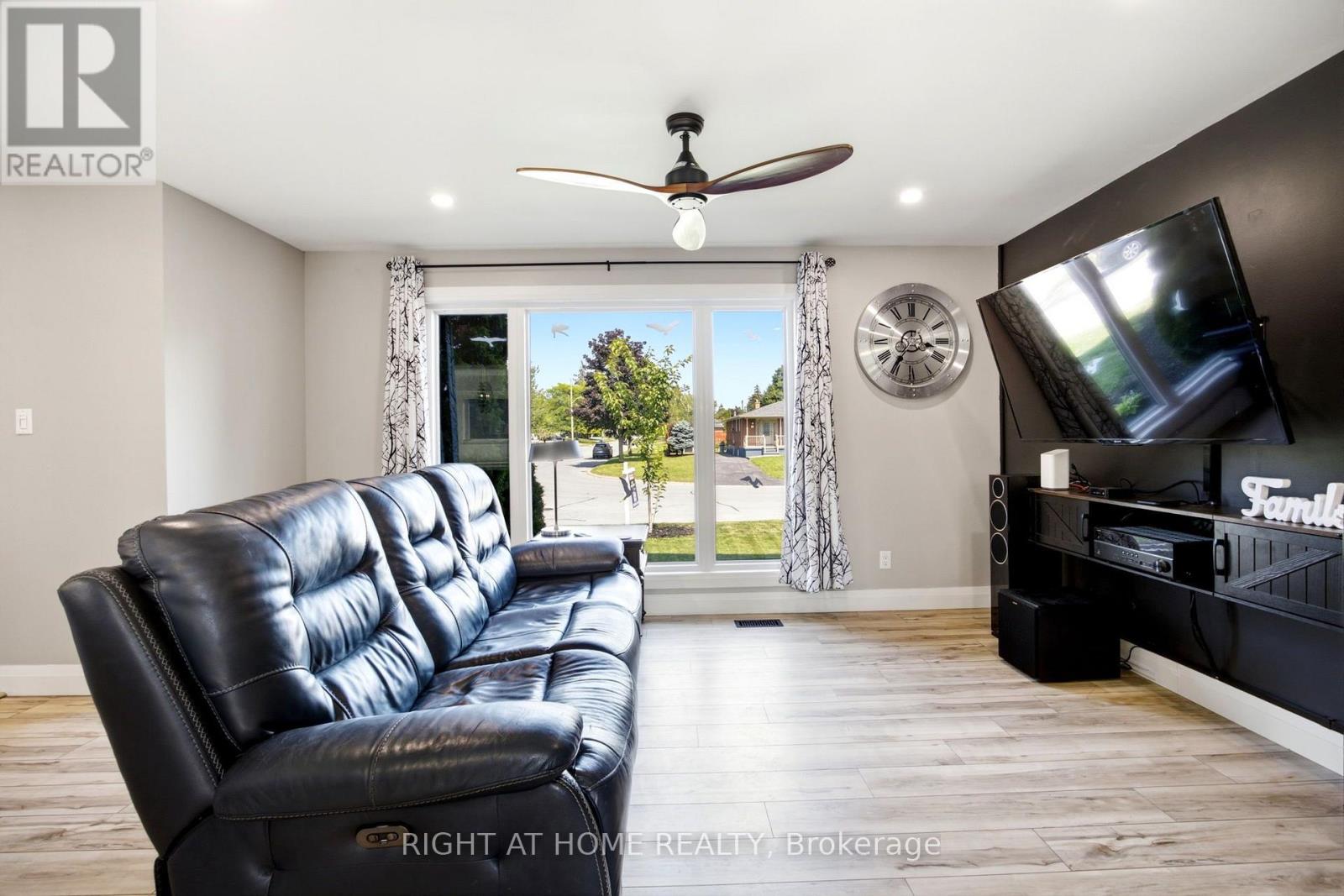 560 Tennyson Avenue, Oshawa, Ontario  L1H 3J8 - Photo 11 - E13634344