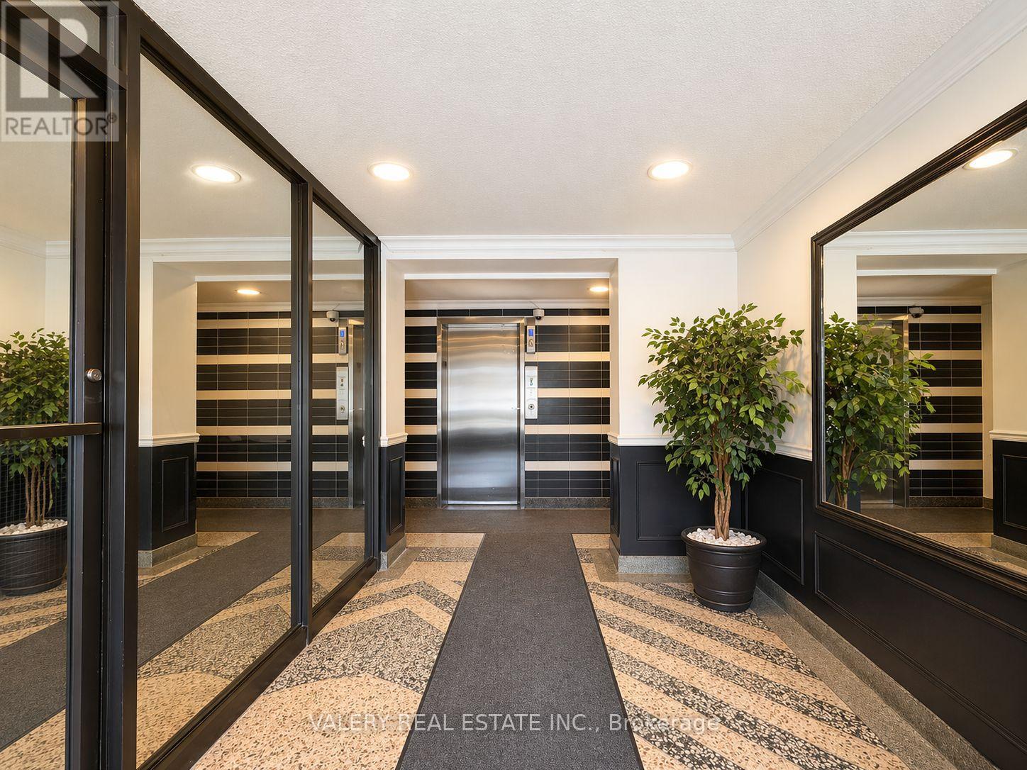 108 - 11 Glenburn Avenue, Toronto, Ontario  M4B 2X1 - Photo 2 - E13634358