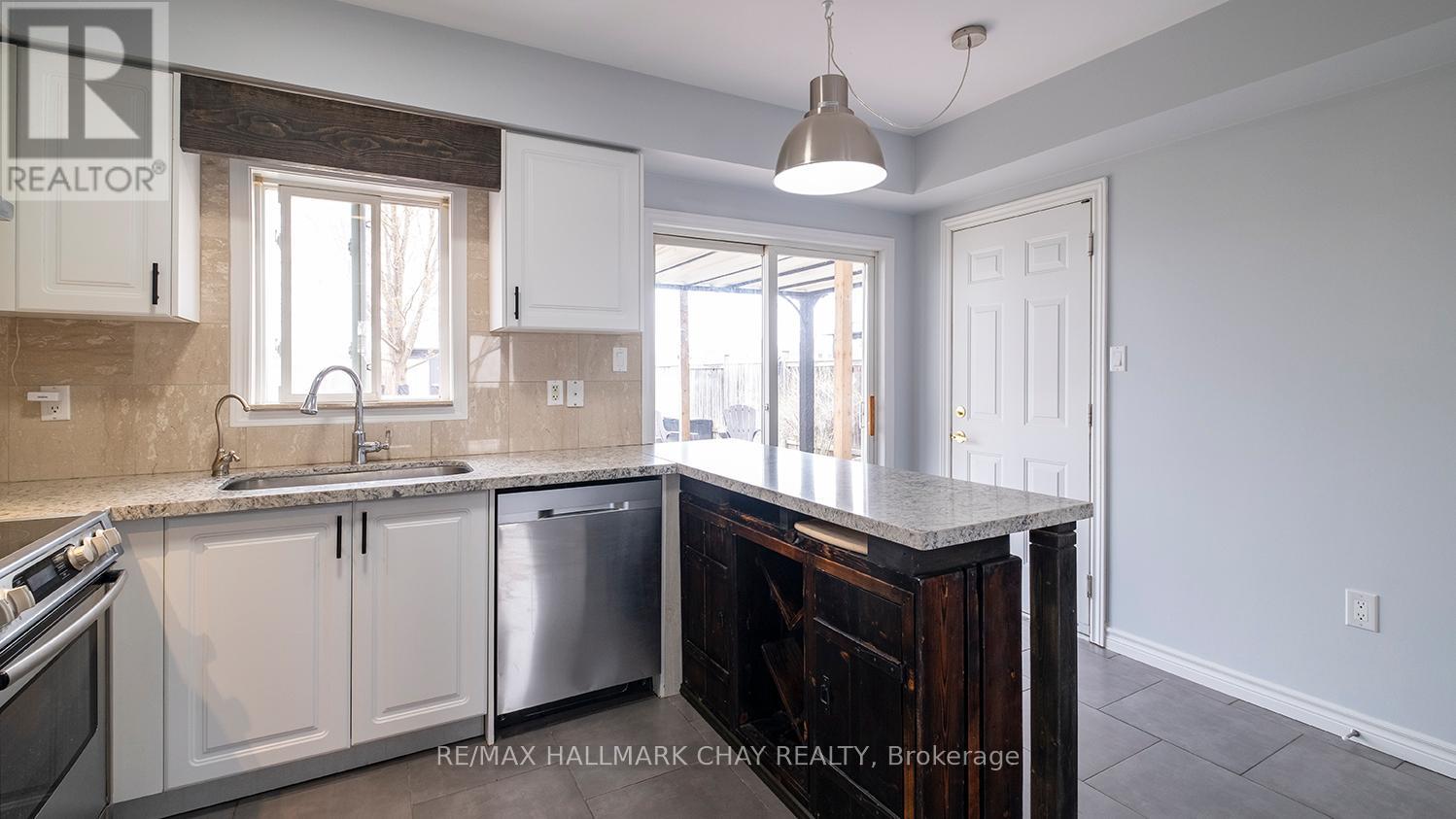 154 Maplewood Drive, Essa, Ontario  L0M 1B4 - Photo 11 - N13566778