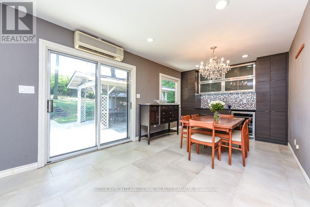 31 Queensborough Crescent, Toronto, Ontario  M9R 1A1 - Photo 15 - W13633582