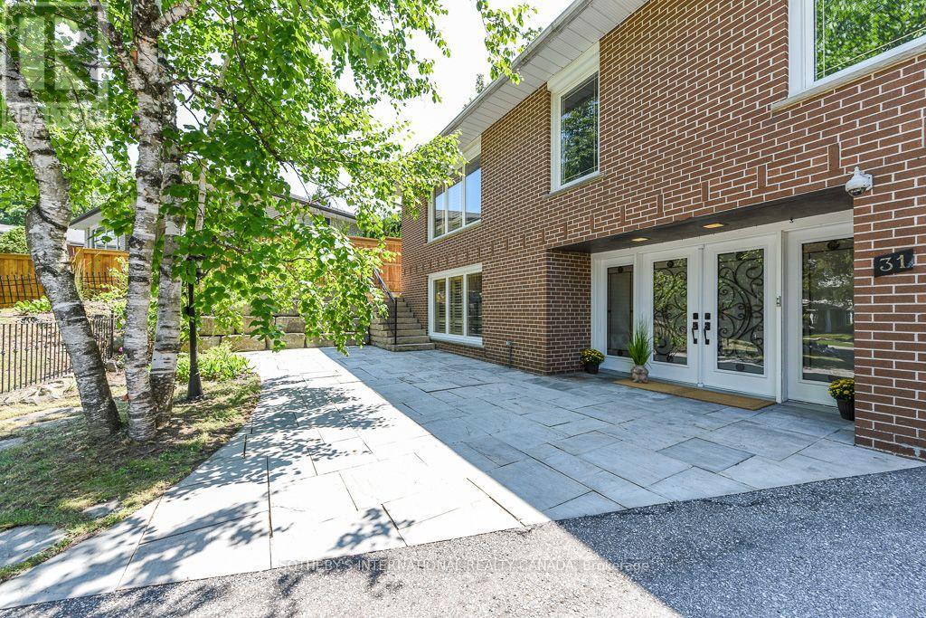 31 Queensborough Crescent, Toronto, Ontario  M9R 1A1 - Photo 3 - W13633582