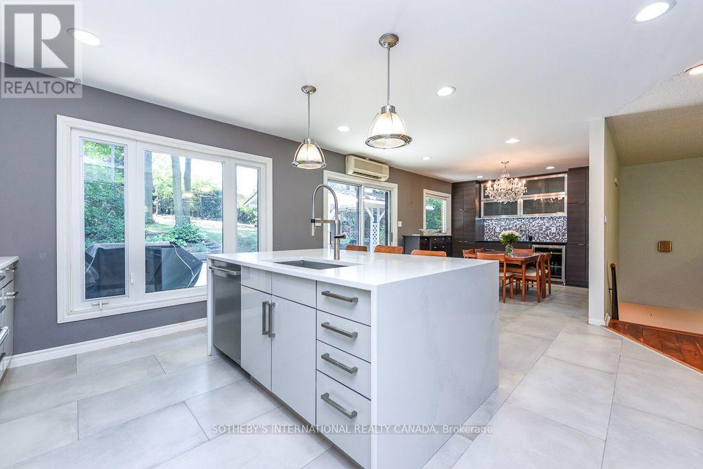 31 Queensborough Crescent, Toronto, Ontario  M9R 1A1 - Photo 16 - W13633582