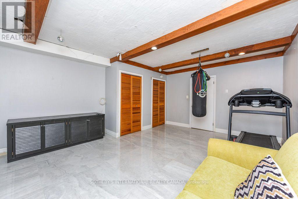 31 Queensborough Crescent, Toronto, Ontario  M9R 1A1 - Photo 12 - W13633582