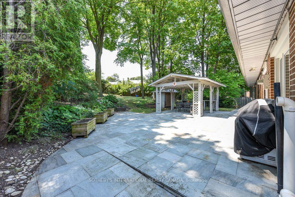 31 Queensborough Crescent, Toronto, Ontario  M9R 1A1 - Photo 23 - W13633582