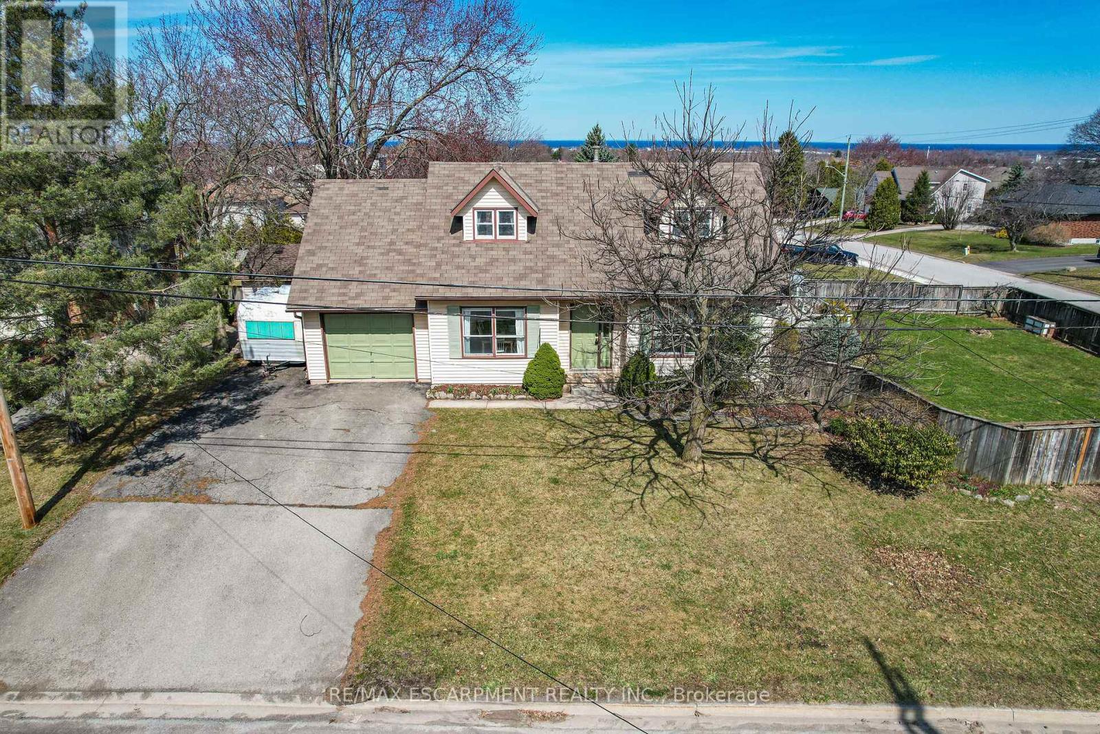 5001 Hillside Drive, Lincoln, Ontario  L3J 0L1 - Photo 2 - X12059898