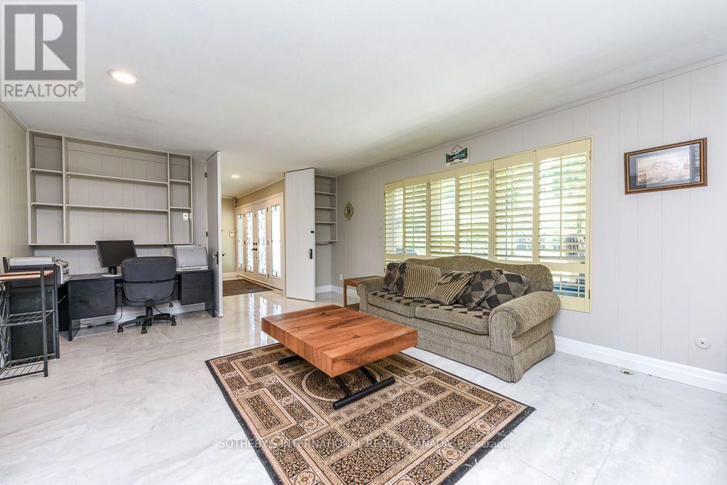 31 Queensborough Crescent, Toronto, Ontario  M9R 1A1 - Photo 8 - W13633582