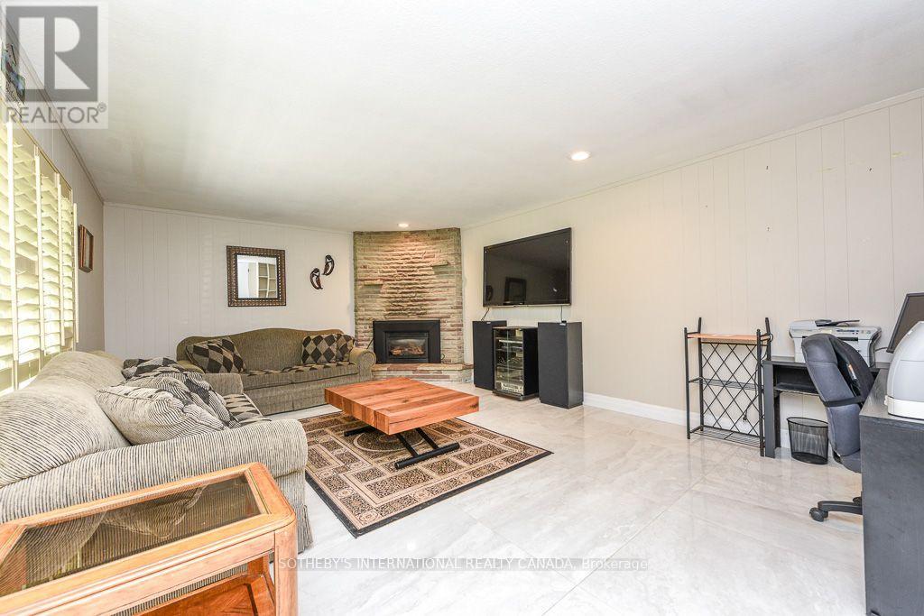 31 Queensborough Crescent, Toronto, Ontario  M9R 1A1 - Photo 9 - W13633582
