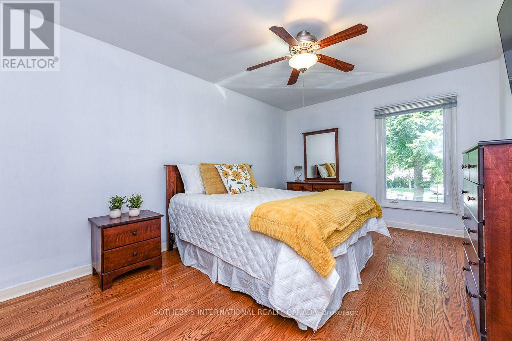 31 Queensborough Crescent, Toronto, Ontario  M9R 1A1 - Photo 20 - W13633582