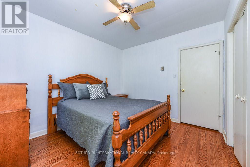 31 Queensborough Crescent, Toronto, Ontario  M9R 1A1 - Photo 17 - W13633582