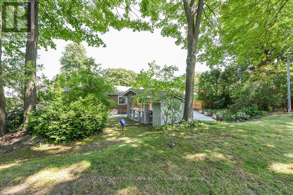 31 Queensborough Crescent, Toronto, Ontario  M9R 1A1 - Photo 25 - W13633582