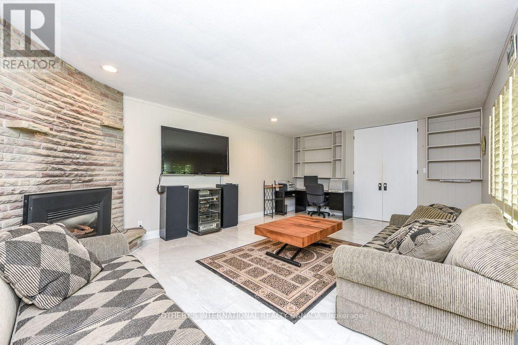 31 Queensborough Crescent, Toronto, Ontario  M9R 1A1 - Photo 10 - W13633582