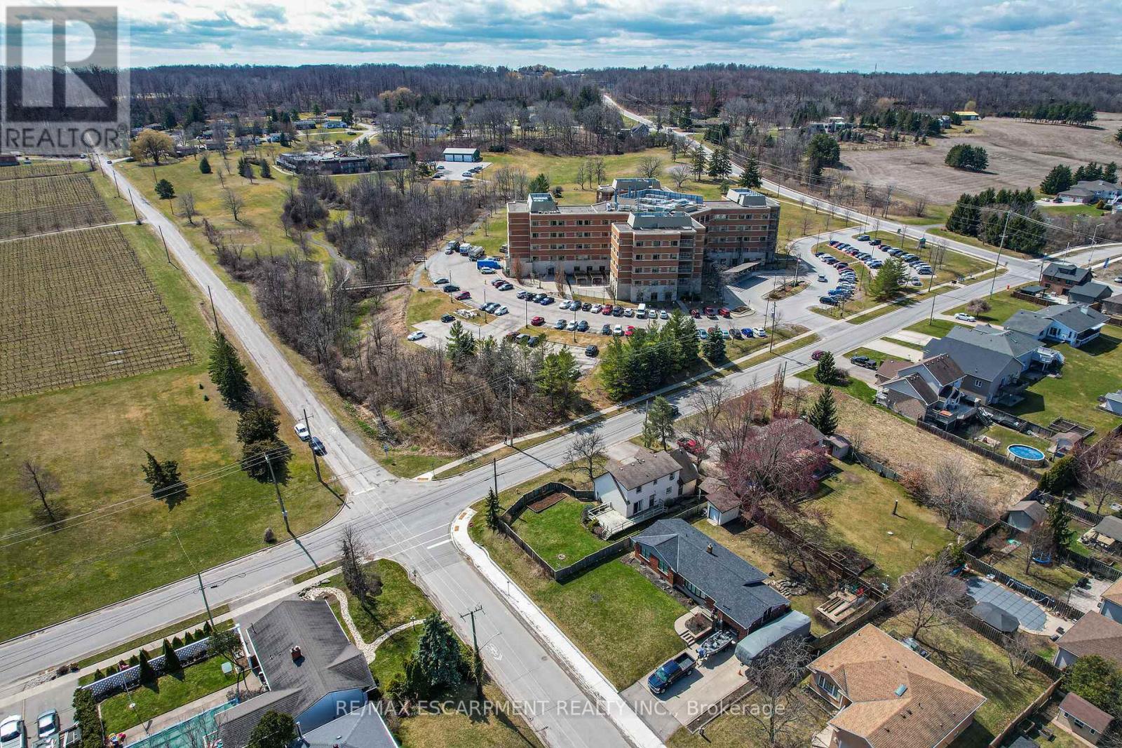 5001 Hillside Drive, Lincoln, Ontario  L3J 0L1 - Photo 36 - X12059898