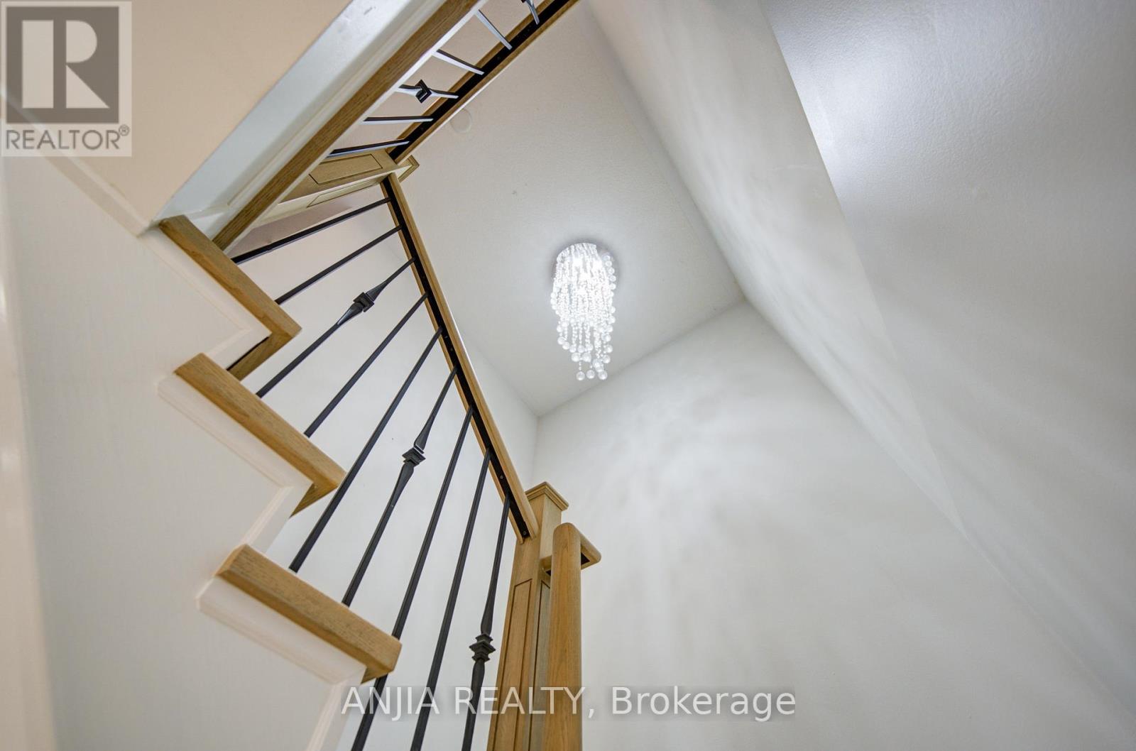 132 Estate Garden Drive, Richmond Hill, Ontario L4E 3X8 - Photo 23 - N13634324