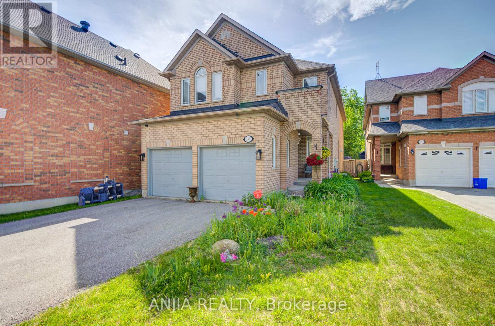 132 Estate Garden Drive, Richmond Hill, Ontario L4E 3X8 - Photo 4 - N13634324