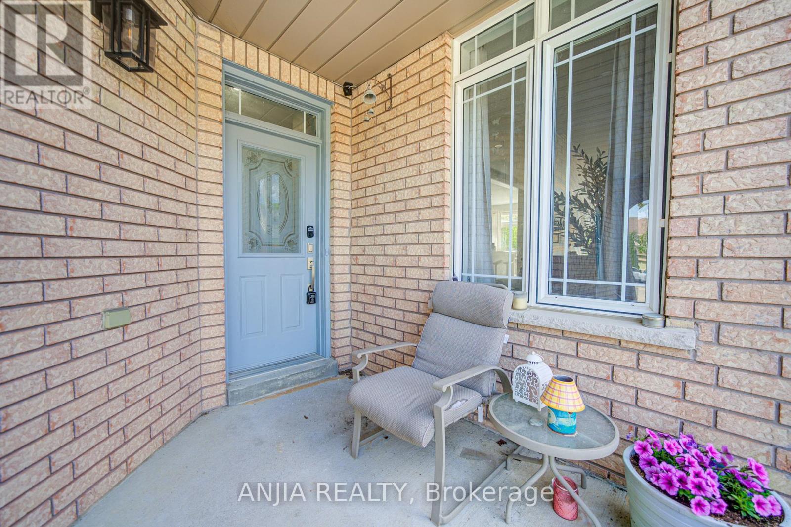 132 Estate Garden Drive, Richmond Hill, Ontario L4E 3X8 - Photo 5 - N13634324