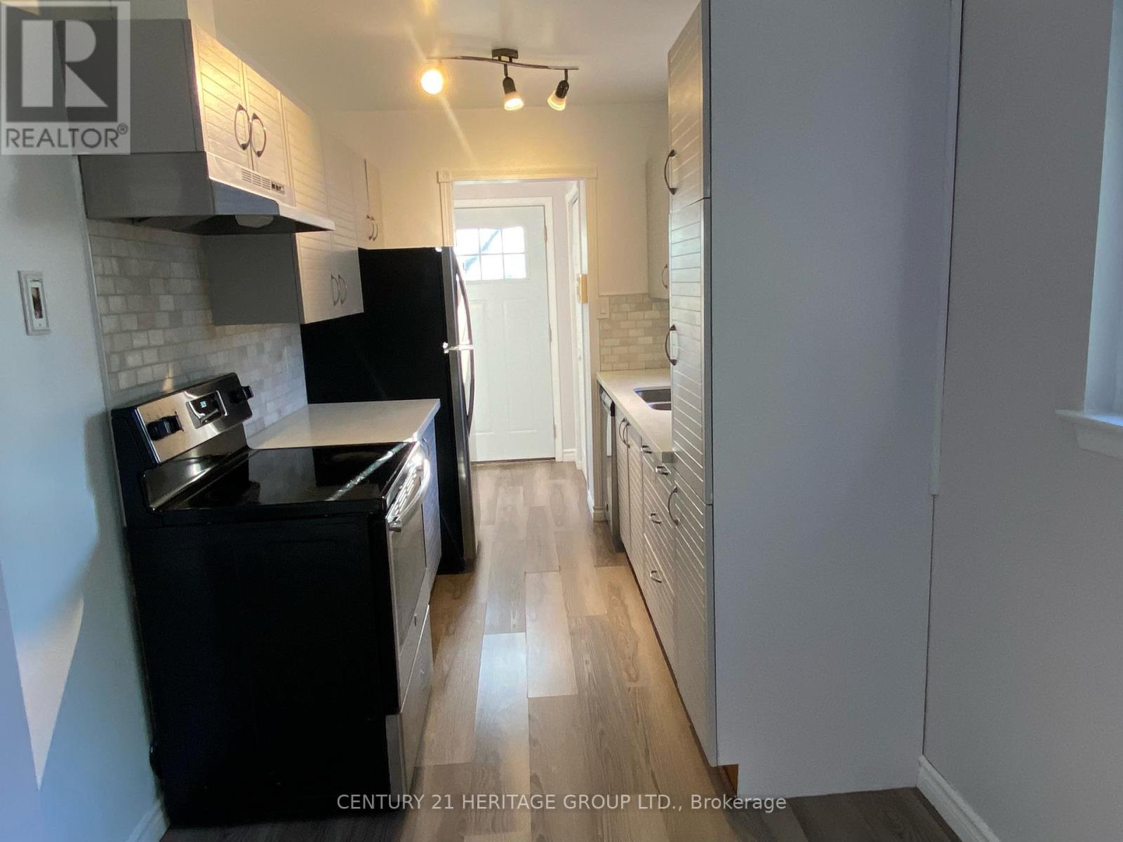 Main - 779 Greenfield Crescent, Newmarket, Ontario  L3Y 3B2 - Photo 6 - N13634354