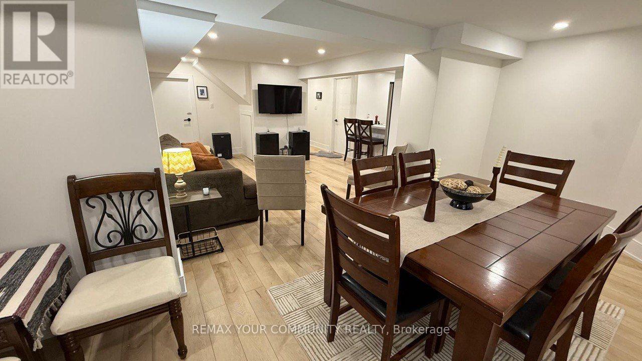 204 Mccaffrey Road, Newmarket, Ontario  L3X 1J9 - Photo 3 - N13634494