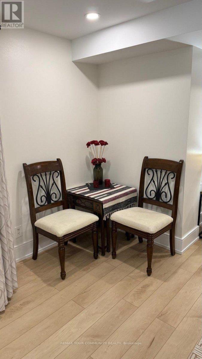 204 Mccaffrey Road, Newmarket, Ontario  L3X 1J9 - Photo 6 - N13634494