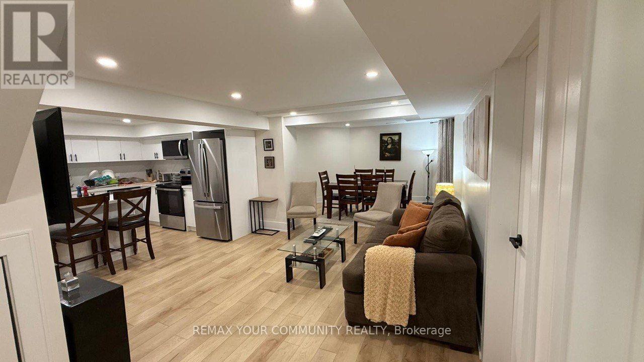 204 Mccaffrey Road, Newmarket, Ontario  L3X 1J9 - Photo 8 - N13634494