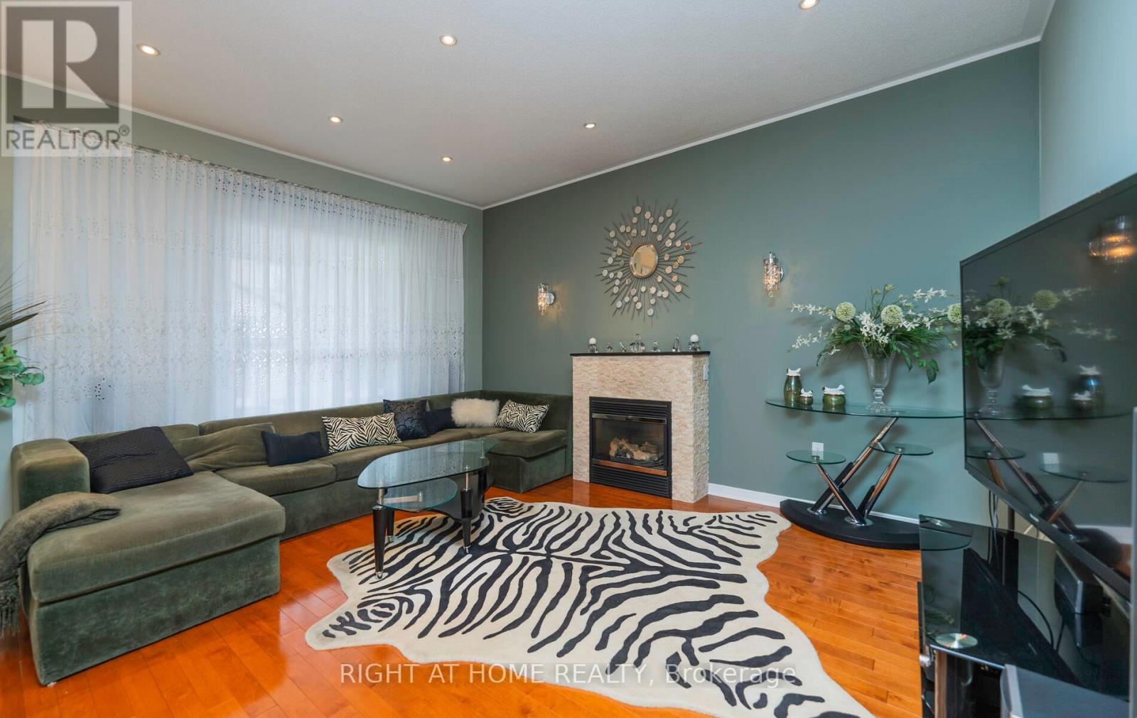 84 Verdi Road, Richmond Hill, Ontario  L4E 4P6 - Photo 4 - N13634548