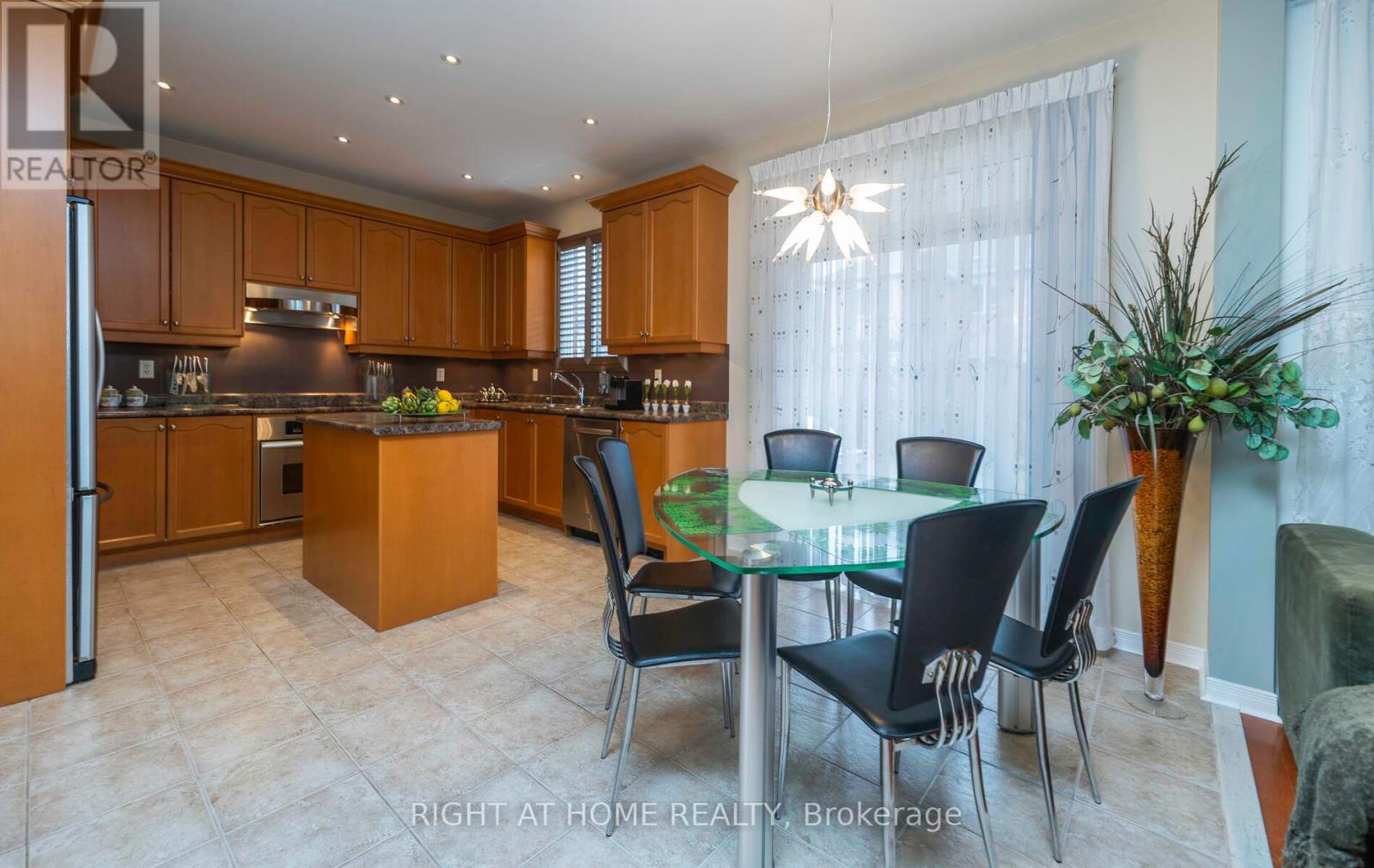 84 Verdi Road, Richmond Hill, Ontario  L4E 4P6 - Photo 6 - N13634548