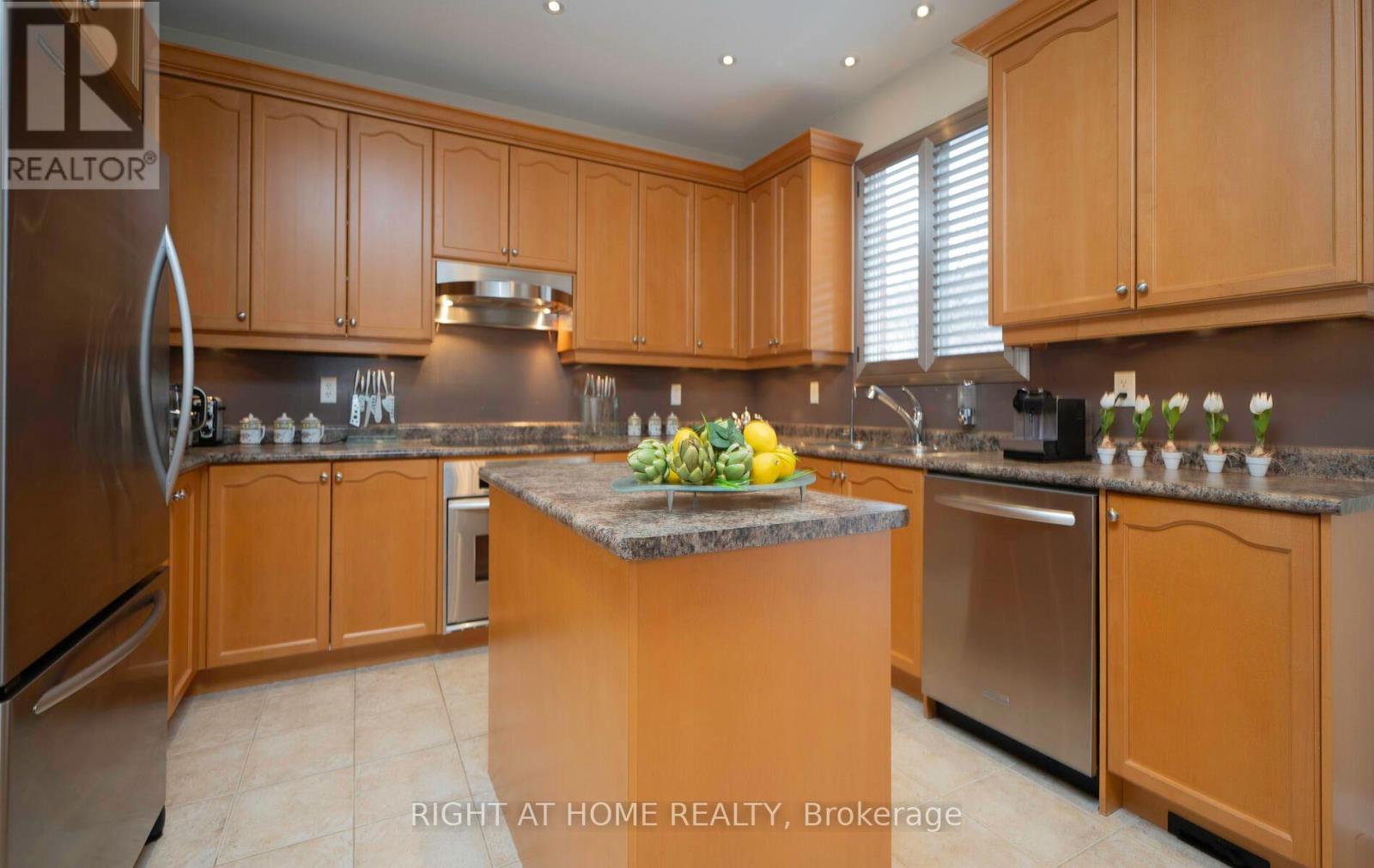 84 Verdi Road, Richmond Hill, Ontario  L4E 4P6 - Photo 7 - N13634548