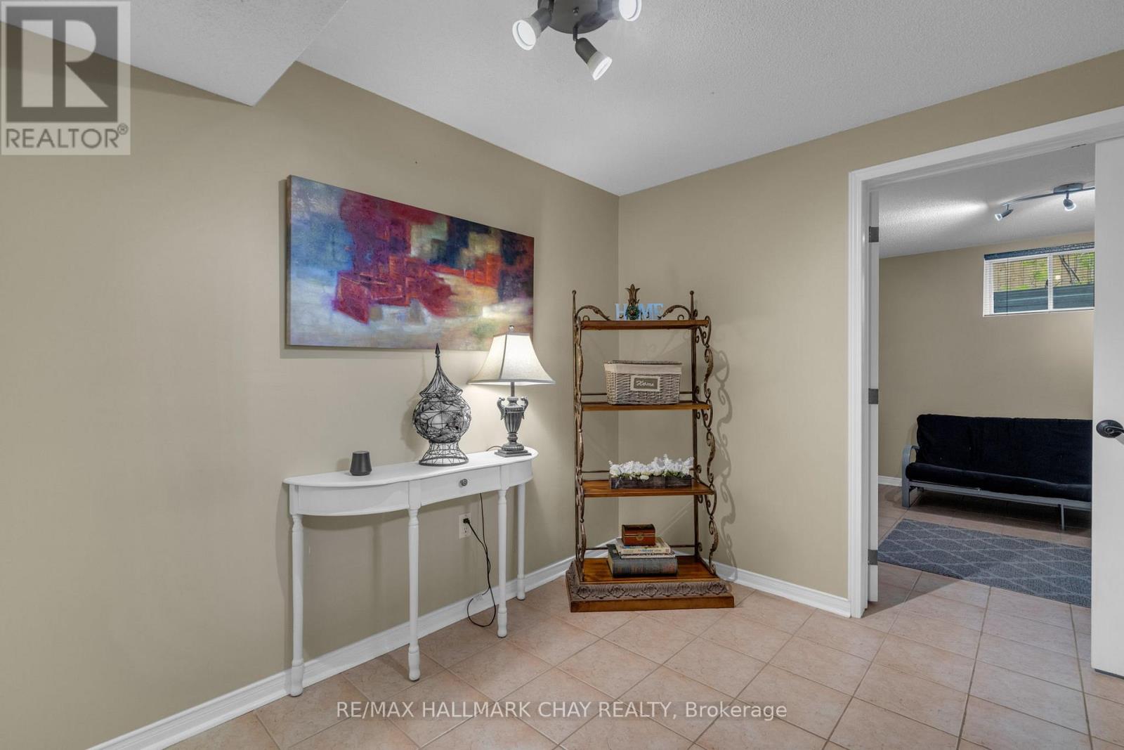 34 Crompton Drive, Barrie (Little Lake), Ontario  L4M 6N1 - Photo 23 - S13634488
