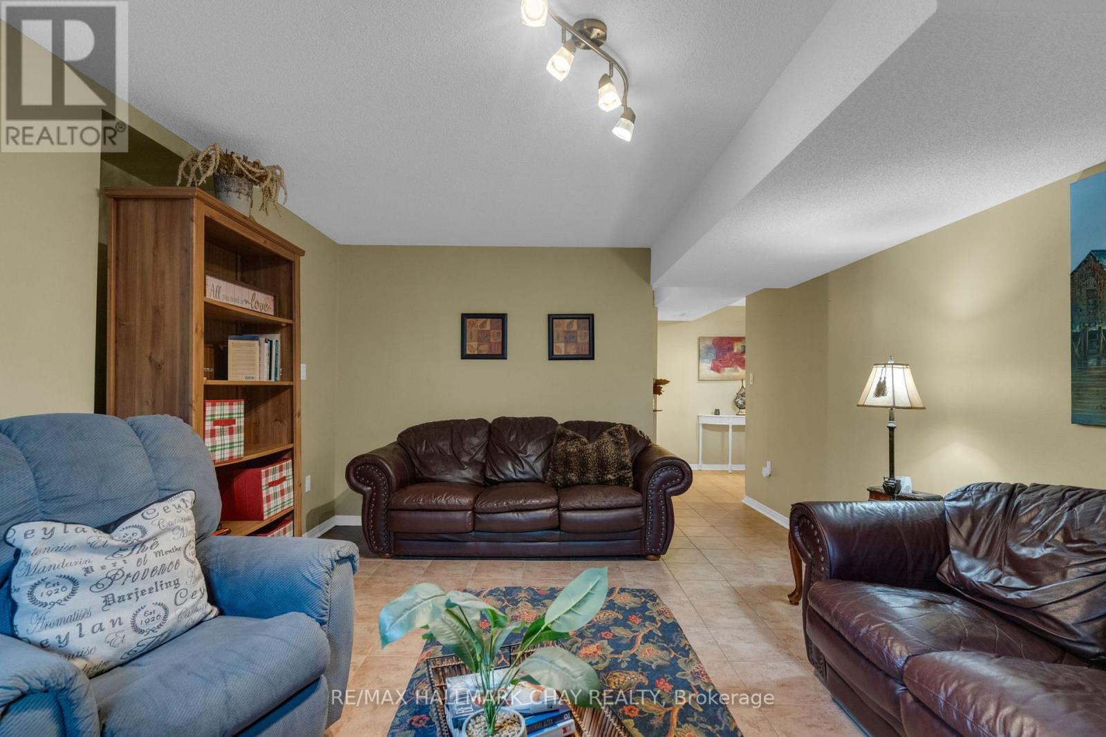 34 Crompton Drive, Barrie (Little Lake), Ontario  L4M 6N1 - Photo 25 - S13634488