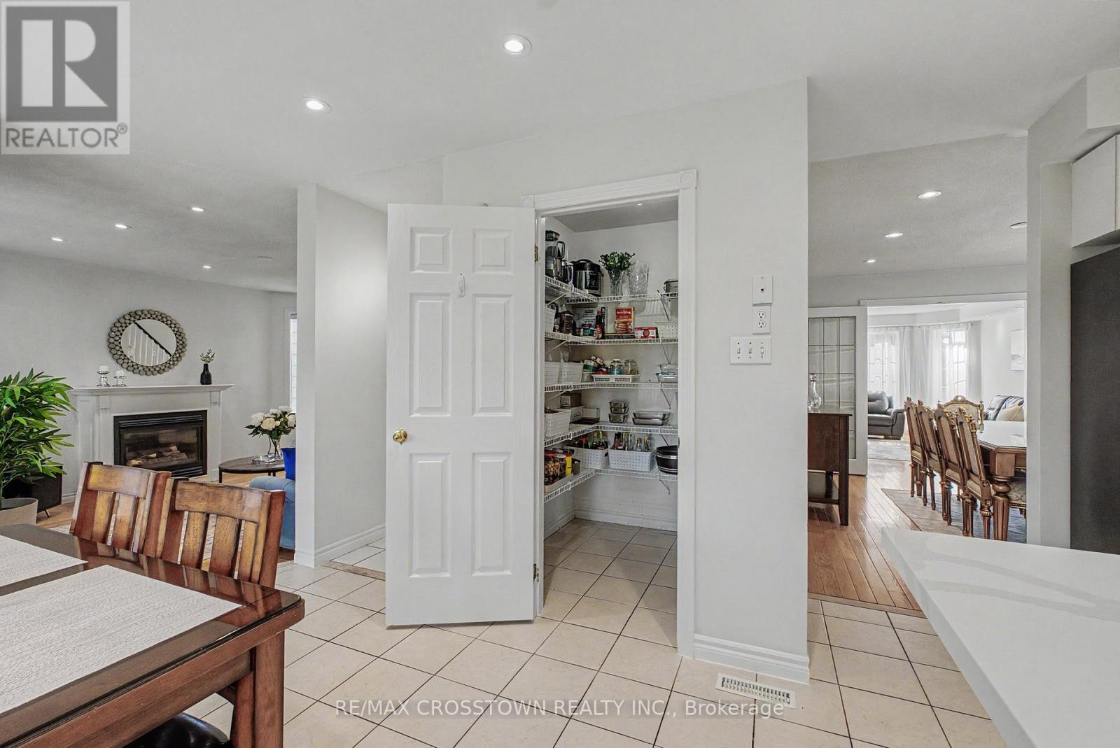31 Logan Court, Barrie, Ontario  L4N 8G9 - Photo 13 - S13634496