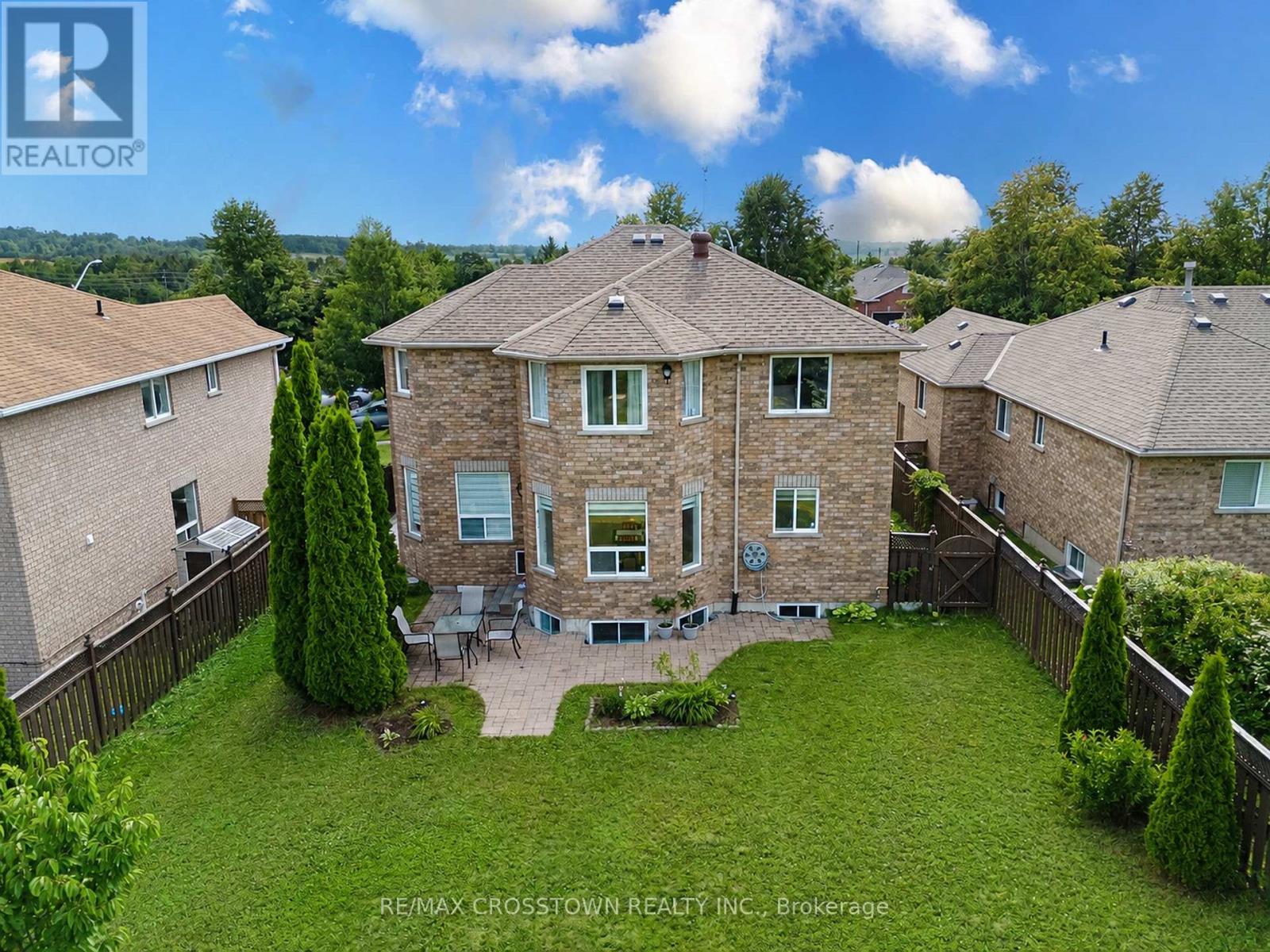 31 Logan Court, Barrie, Ontario  L4N 8G9 - Photo 2 - S13634496