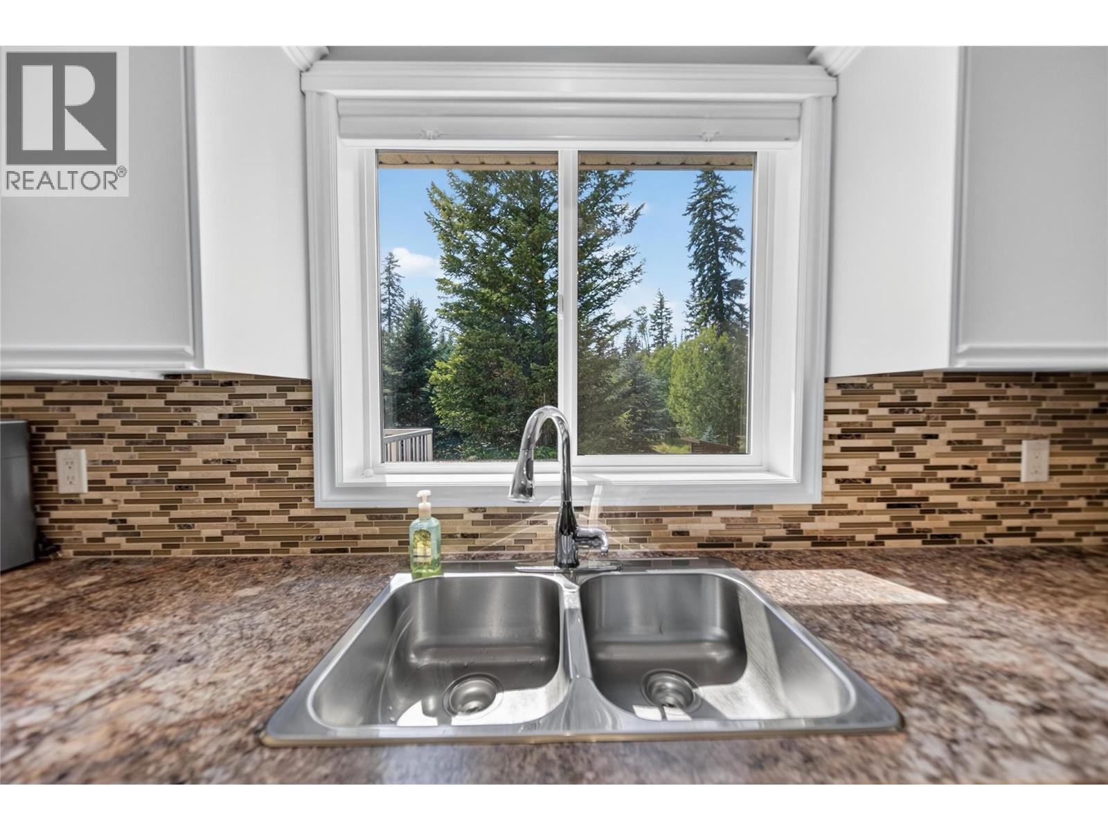 6799 Rosen Lake Road, Jaffray, British Columbia  V0B 1T0 - Photo 14 - 10396203