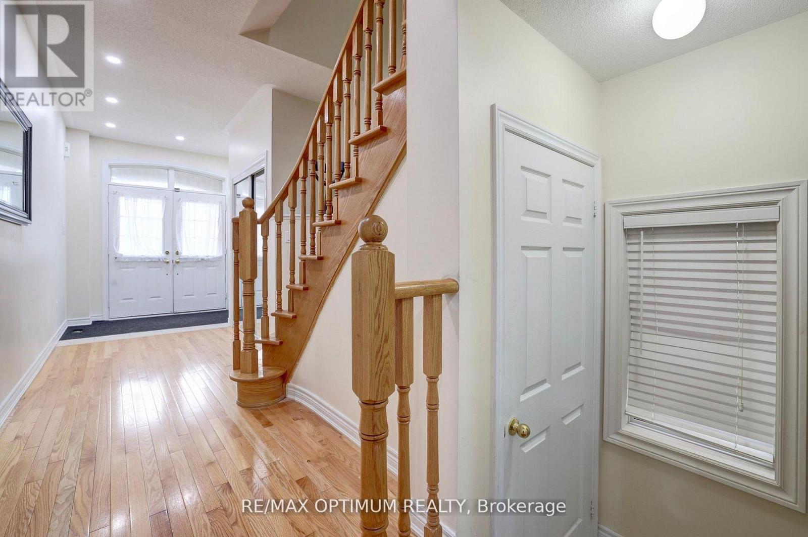 21 Saint Eugene Street, Brampton, Ontario  L6Y 0N5 - Photo 3 - W13634216