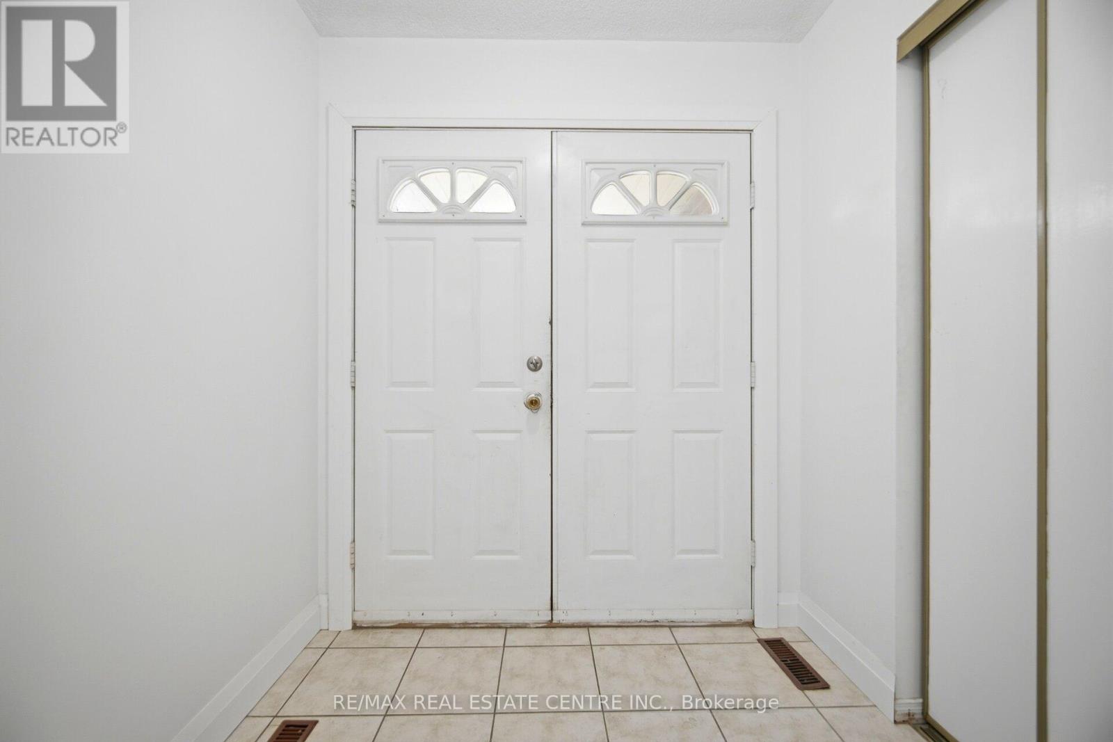4676 Owl Circle, Mississauga, Ontario  L4Z 2W6 - Photo 7 - W13634312
