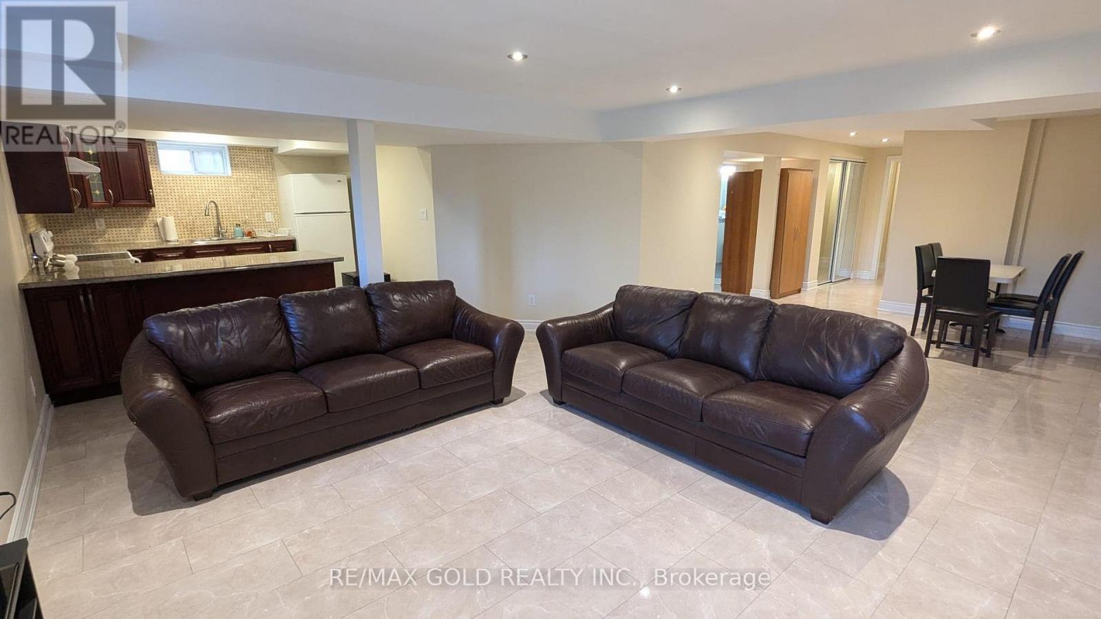 Bsmt - 20 Hiking Court, Brampton, Ontario L6T 0M6 - Photo 10 - W13634328