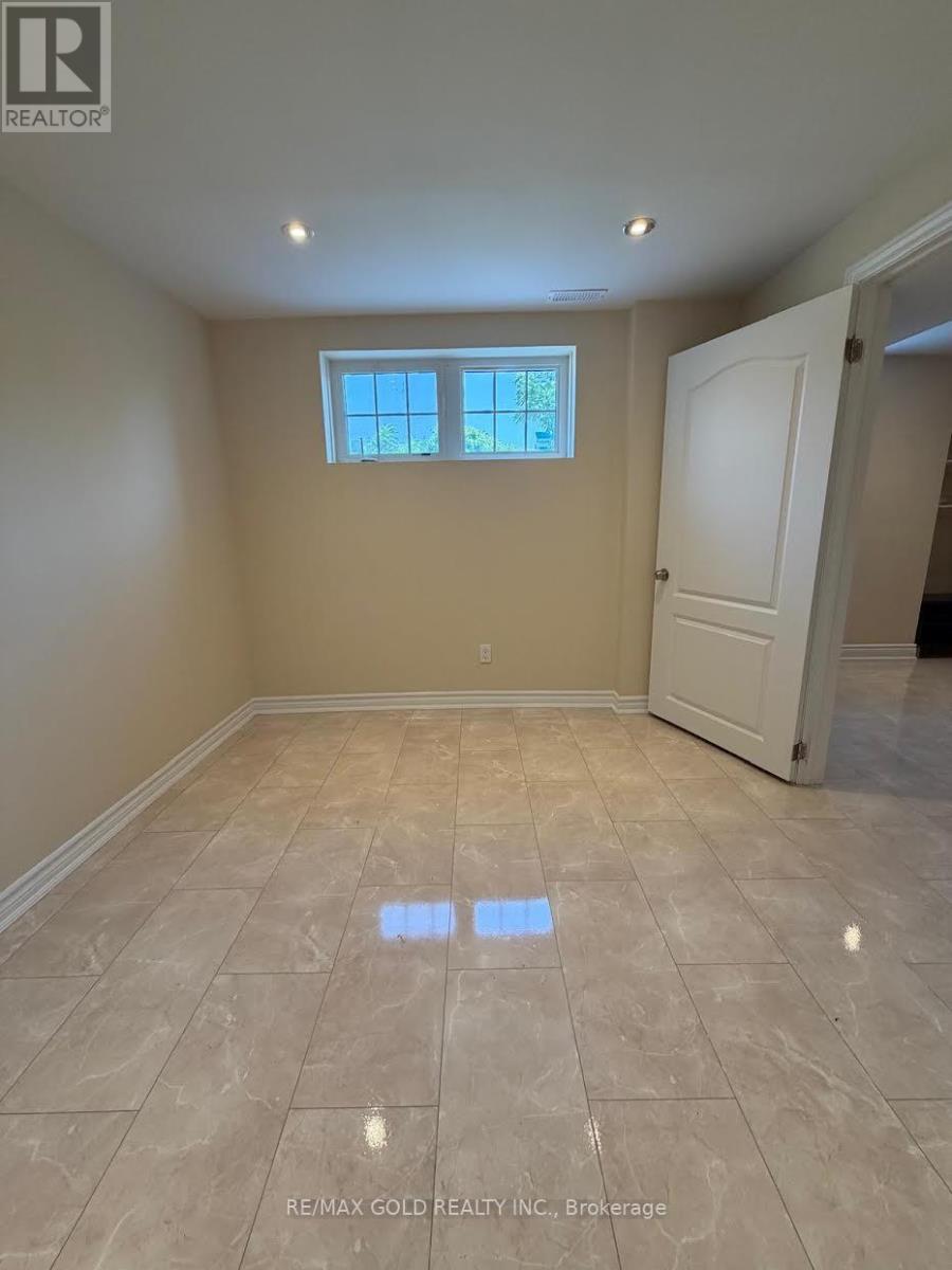 Bsmt - 20 Hiking Court, Brampton, Ontario L6T 0M6 - Photo 11 - W13634328