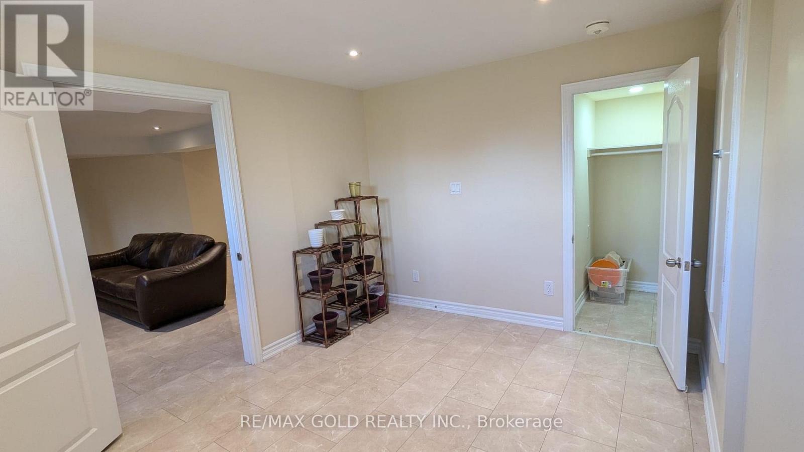 Bsmt - 20 Hiking Court, Brampton, Ontario L6T 0M6 - Photo 12 - W13634328