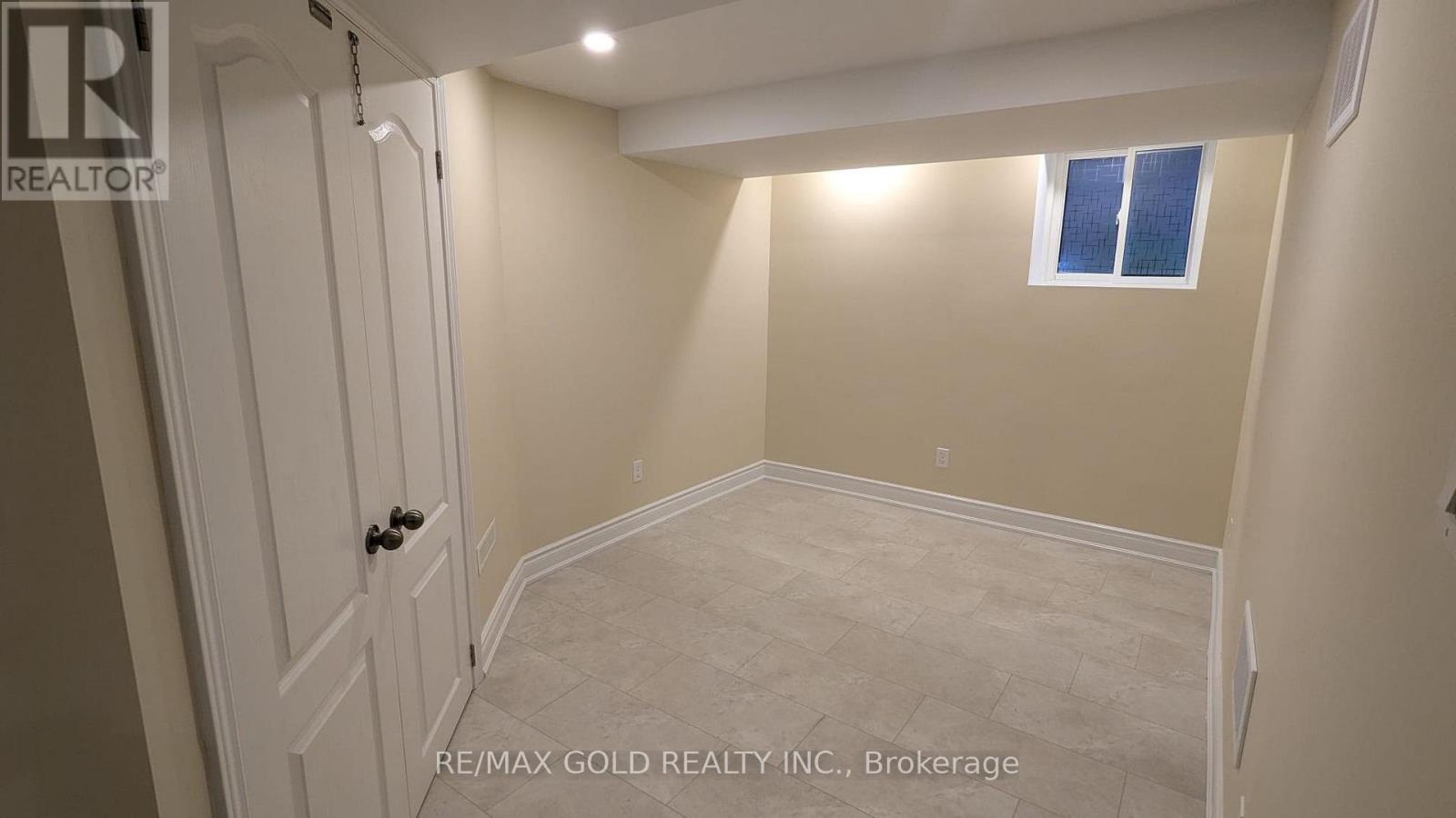 Bsmt - 20 Hiking Court, Brampton, Ontario L6T 0M6 - Photo 13 - W13634328