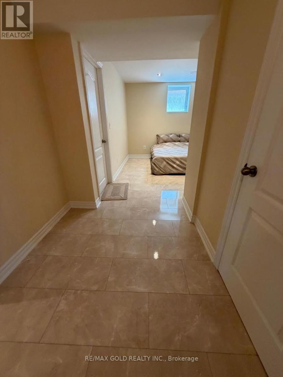 Bsmt - 20 Hiking Court, Brampton, Ontario L6T 0M6 - Photo 15 - W13634328