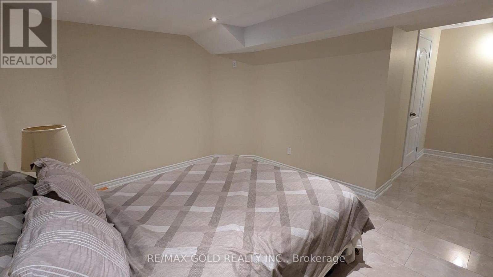 Bsmt - 20 Hiking Court, Brampton, Ontario L6T 0M6 - Photo 16 - W13634328