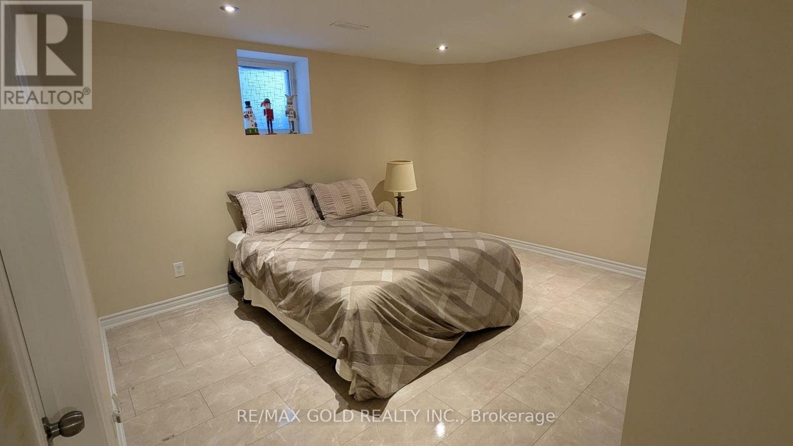 Bsmt - 20 Hiking Court, Brampton, Ontario L6T 0M6 - Photo 17 - W13634328
