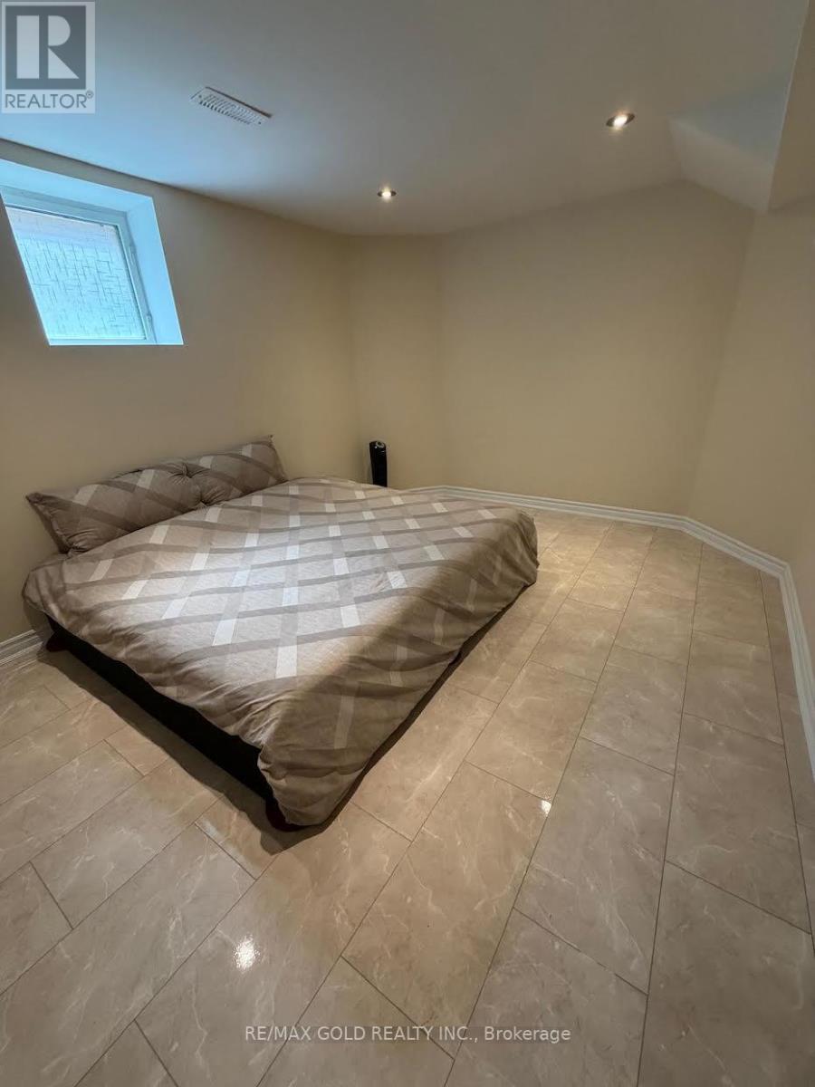 Bsmt - 20 Hiking Court, Brampton, Ontario L6T 0M6 - Photo 21 - W13634328